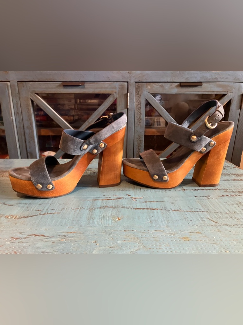Amazing Women’s Gray Suede Platform Sandal with Wooden Heel (8.5 sz) - Picture 4 of 12